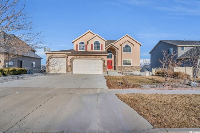 Building Photo - AMAZING 2 STORY HOME w/ 4 CAR GARAGE!