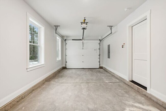 Building Photo - 24 Foliage Way