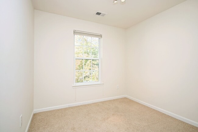 Building Photo - Pet-Friendly Townhome Near UVA Medical Center