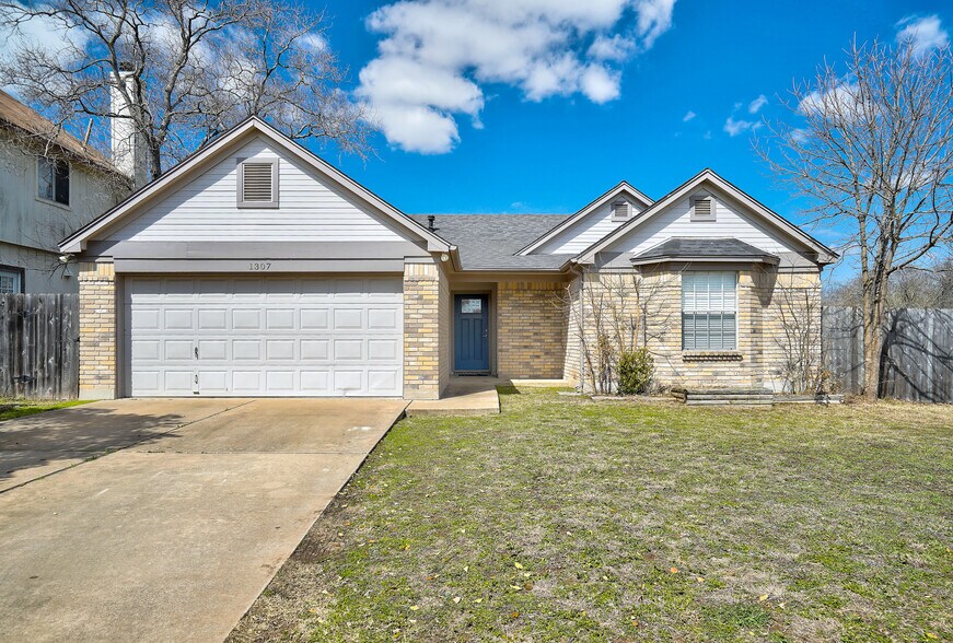 Building Photo - 1307 Rambling Cv