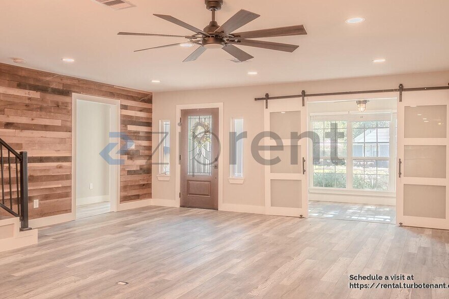 Building Photo - 722 Riveredge Dr