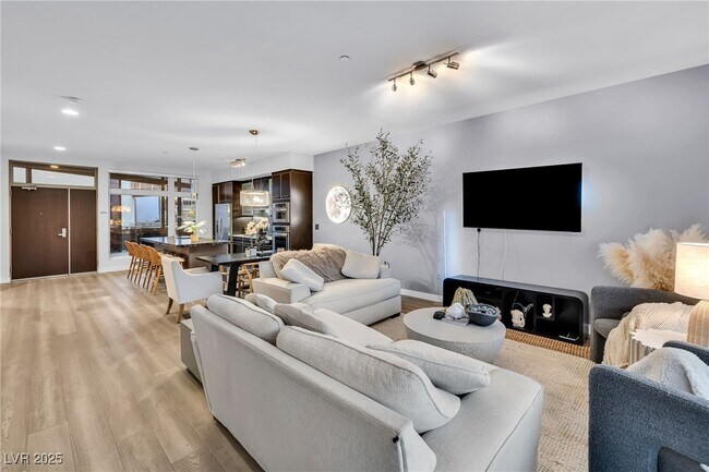 Building Photo - 8925 W Flamingo Rd