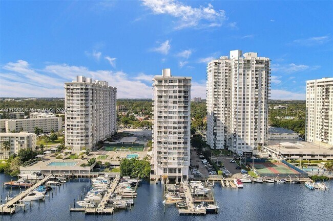 Building Photo - 18051 Biscayne Blvd