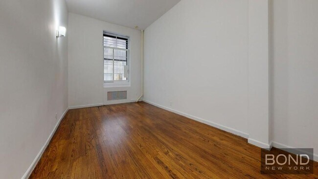 Building Photo - 228 E 89th St