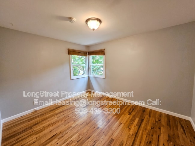 Building Photo - 2205 N Willamette Blvd