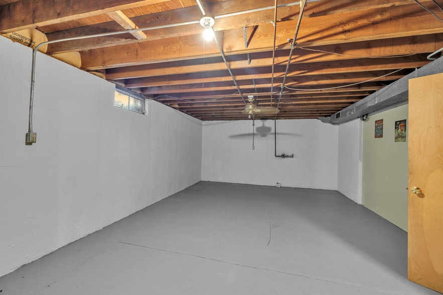 Building Photo - 55 Ridgedale Dr