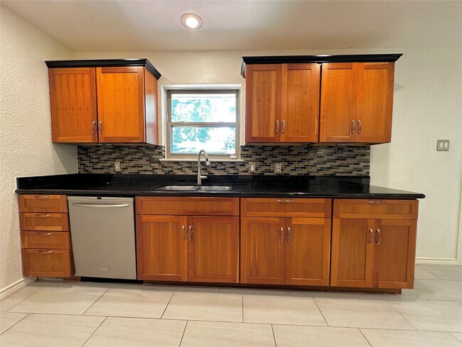 Building Photo - 9626 Highmeadow Dr