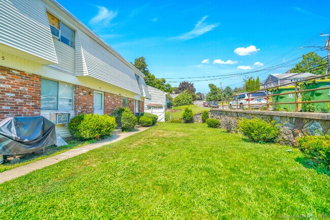 Building Photo - 387 Bucks Hl Rd