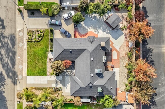 Building Photo - 6733 N Alva Ave