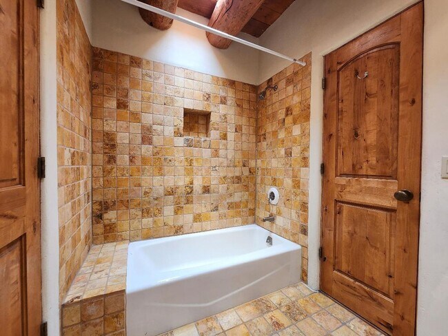 Building Photo - 4 Palentine Rd