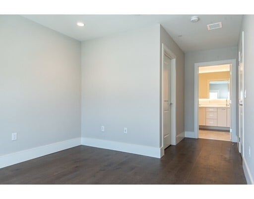 Building Photo - 218 Market St