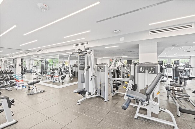 Building Photo - 1541 Brickell Ave