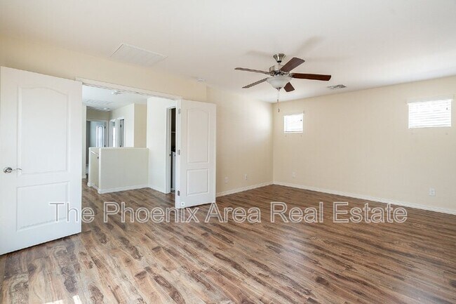 Building Photo - 1055 S Reber Ave