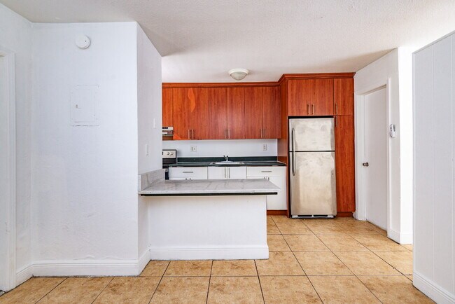 Building Photo - Charming 1-Bedroom Apartment in the Heart ...