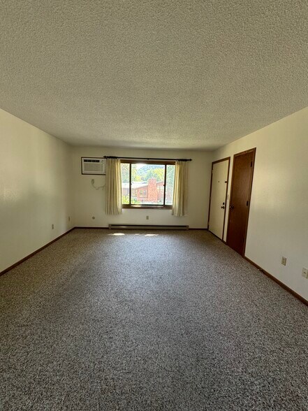 Living room - 513 Kerry Dr