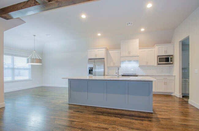 Building Photo - 12537 S 75th E Ave