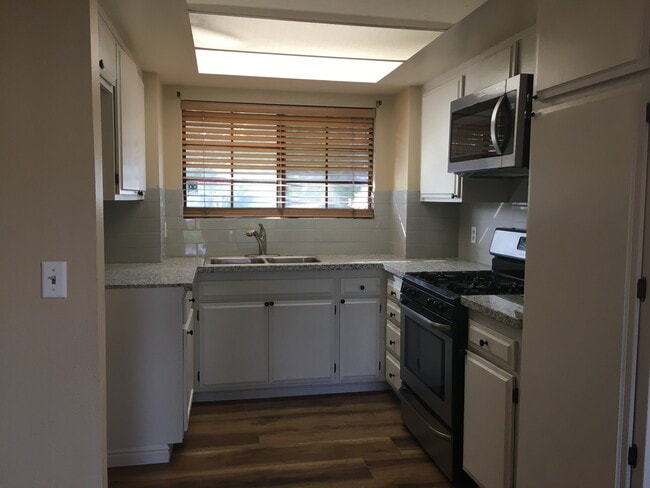 Building Photo - 126 Oakdale Ln