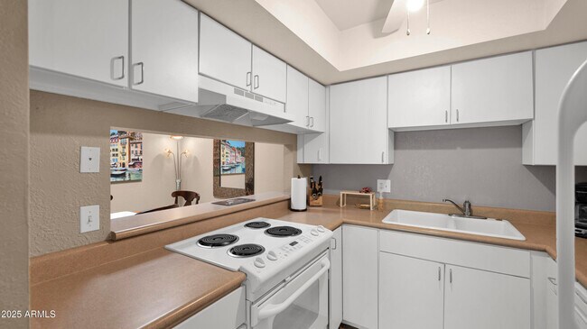 Building Photo - 8649 E Royal Palm Rd