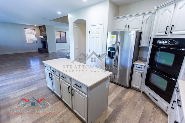 Building Photo - 14616 W Windward Ave