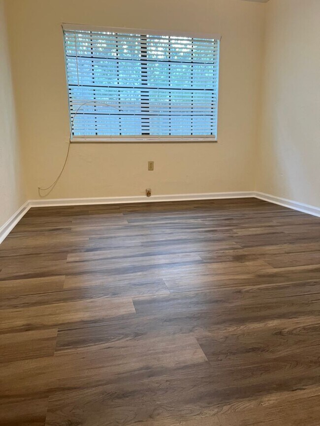 Building Photo - DANIT2626