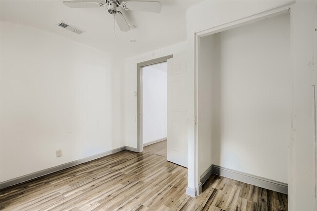 Building Photo - 326 E Holley St
