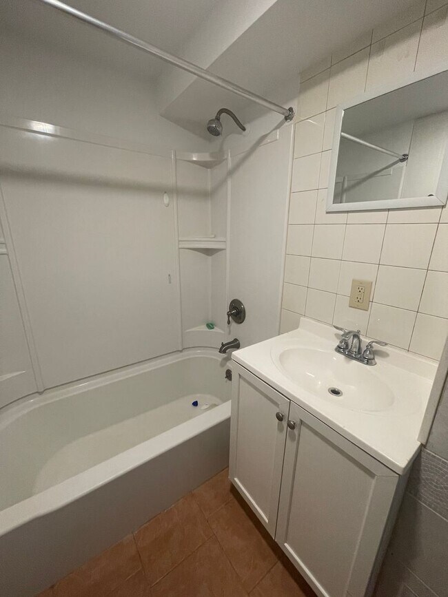 Building Photo - 2-Bedroom Apartment with Skylights in Adams, MA