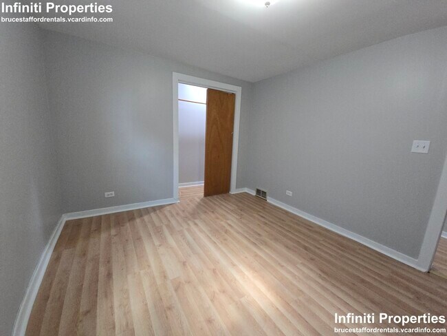 Building Photo - 13802 Lincoln Ave