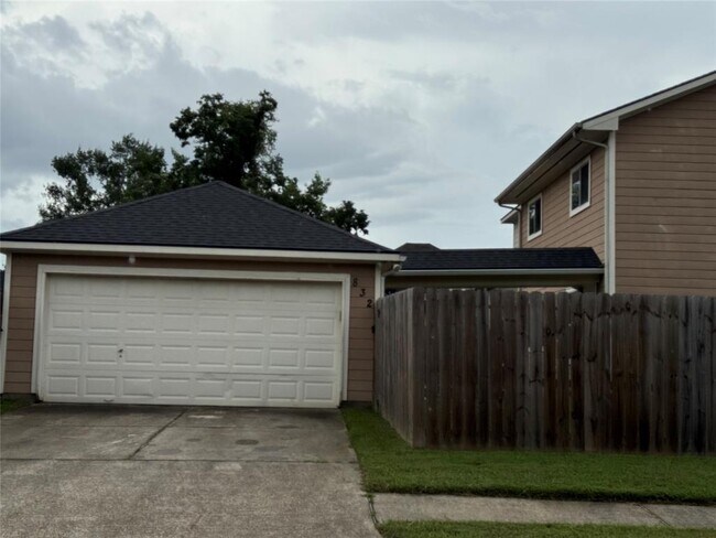 Building Photo - 832 Belvedere Dr