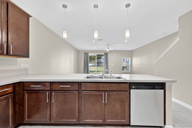 Building Photo - Townhome For Rent