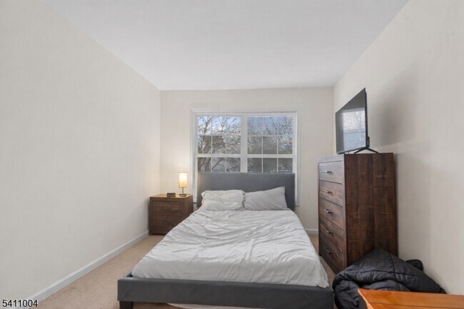 Building Photo - 137 Stratford Dr