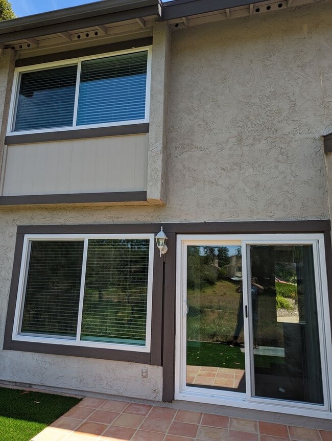 Building Photo - Upgraded 2 Story 2 Bed/1.5 Bath Condo