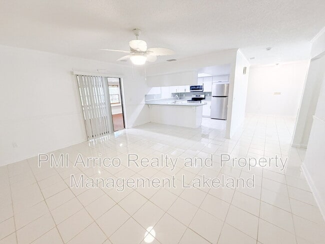 Building Photo - 222 Lakeview Dr