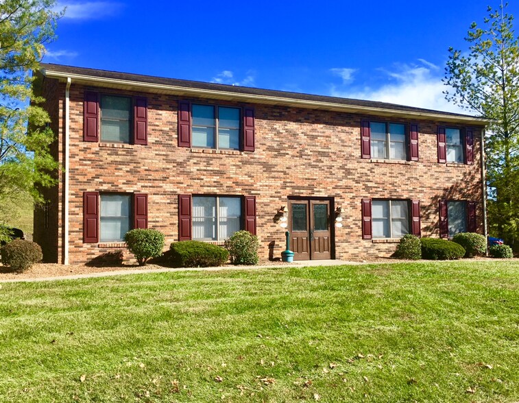 Primary Photo - 520 Circle Pine Dr