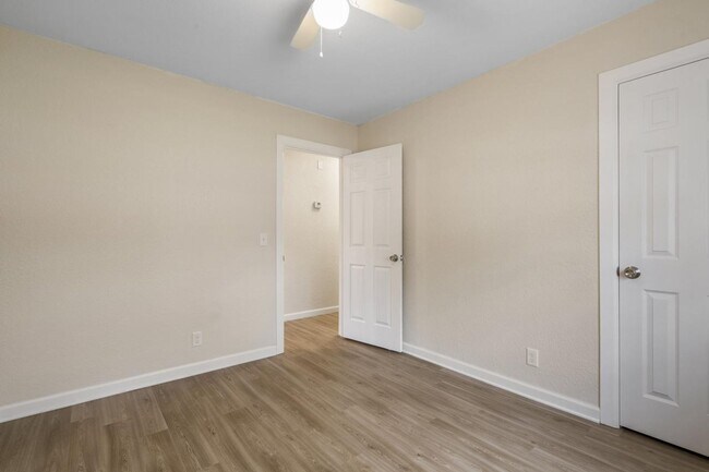 Building Photo - 1671 S Pecan Ave