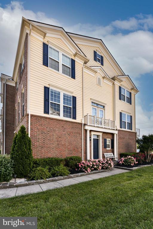 Building Photo - 321 Pink Azalea Terrace SE