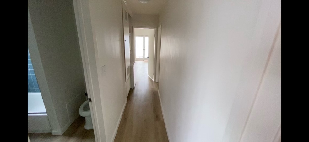 Hall way w/Washer Dryer - 410 28th St