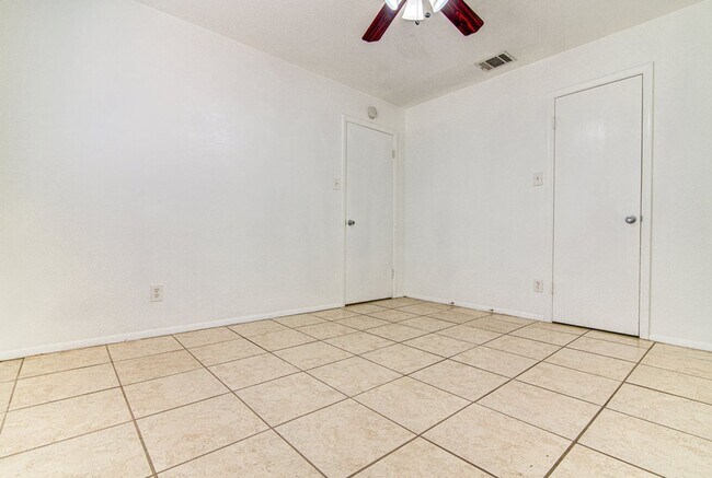 Building Photo - 1202 Westcott Dr