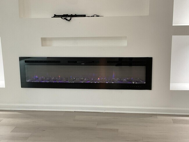 Building Photo - 502 Geranium St