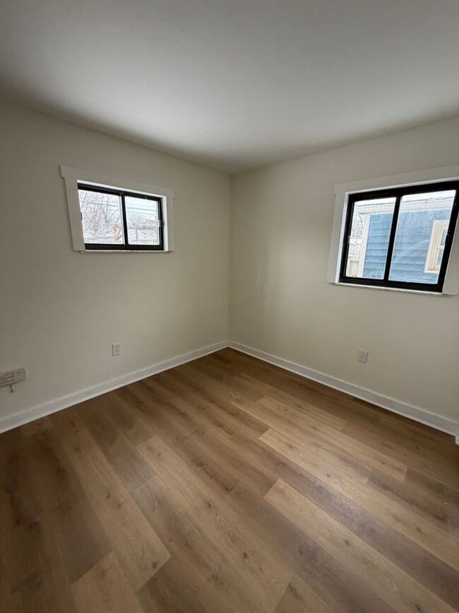 Building Photo - 1500 E 25th Ave