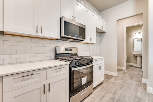 Building Photo - 6148 Blythe Dr