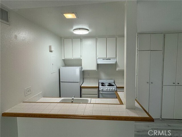 Building Photo - 26172 Sanz