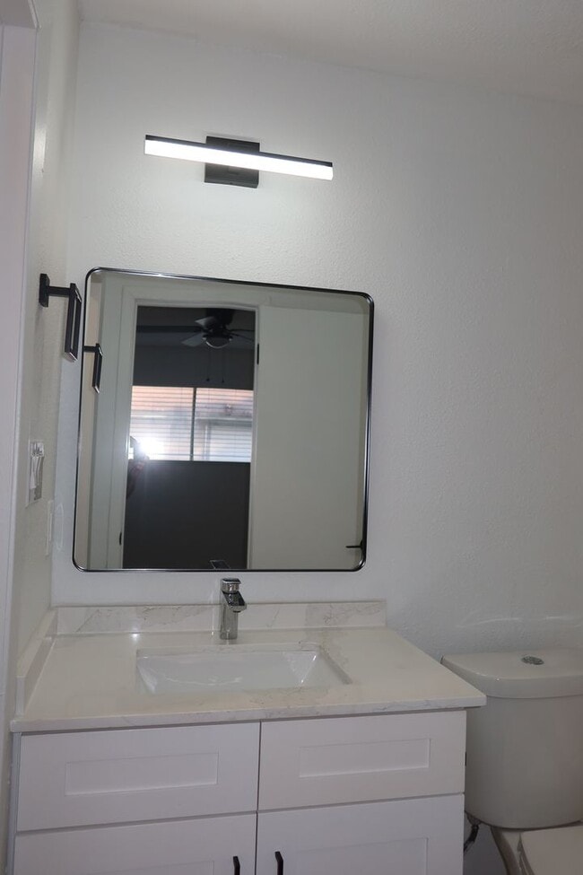 Building Photo - Aberdeen Duplex - 2Bd/2Ba - Remodeled - W/D - Fireplace - Garage - Fenced Patio - $1600