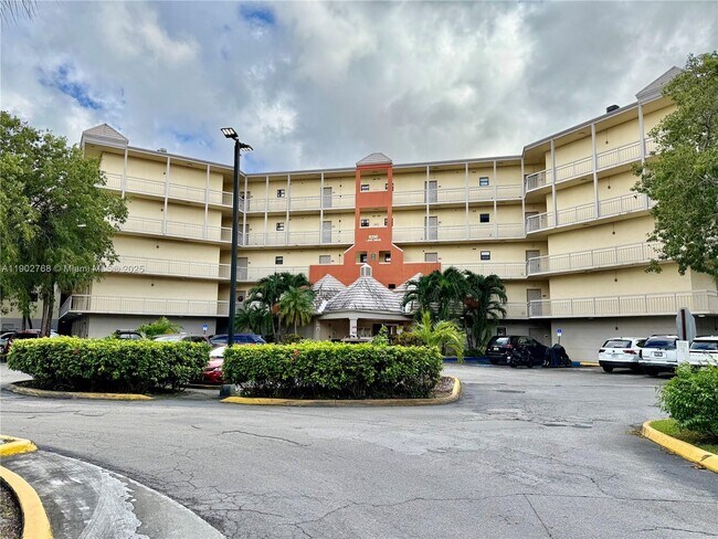 Primary Photo - 8290 Lake Dr