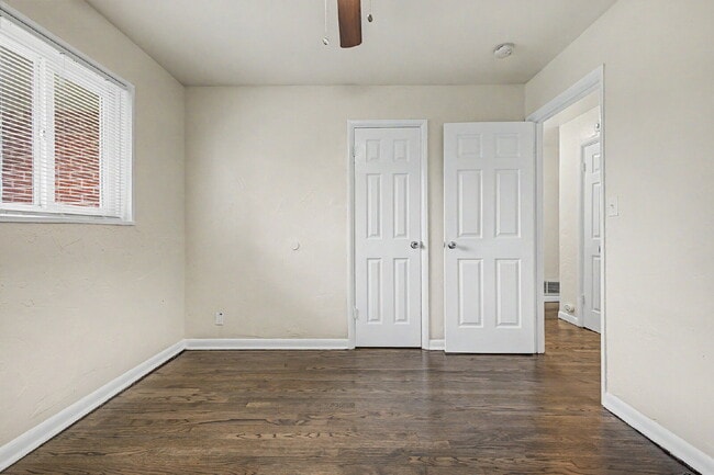 Building Photo - "Charming 3-Bedroom Duplex Retreat on Chester Street, Aurora – Cozy 1206 Sq Ft Home Awaiting Your...
