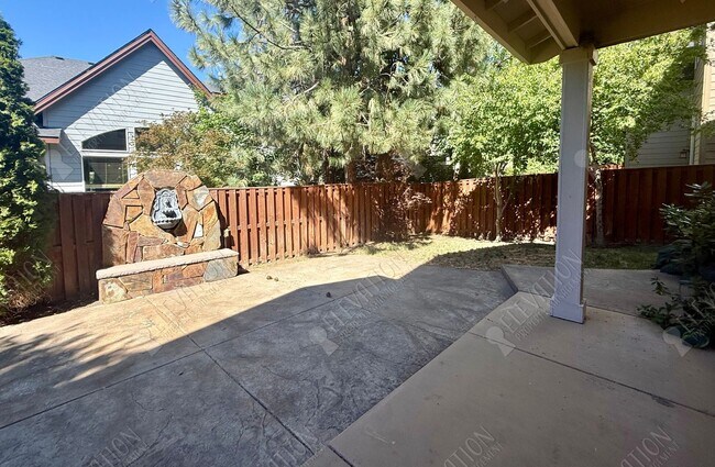 Building Photo - 60974 Snowbrush Dr