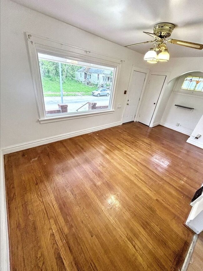 Building Photo - Charming 2-Bedroom Home with Fenced Yard i...