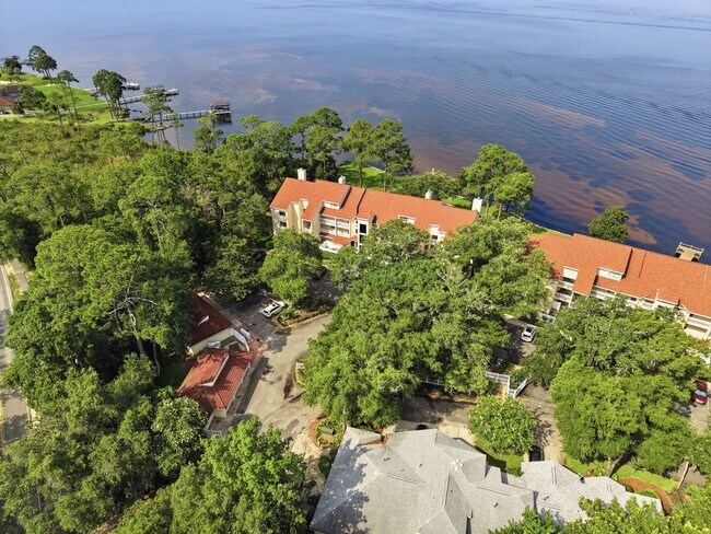 Building Photo - Waterfront Condo in Bluewater Bay!