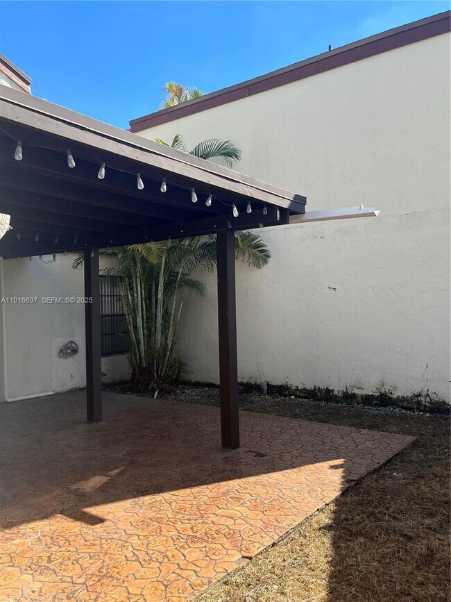 Building Photo - 9722 NW 6th Ln