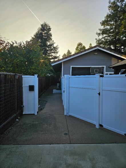 Building Photo - 41 Marcia Ct