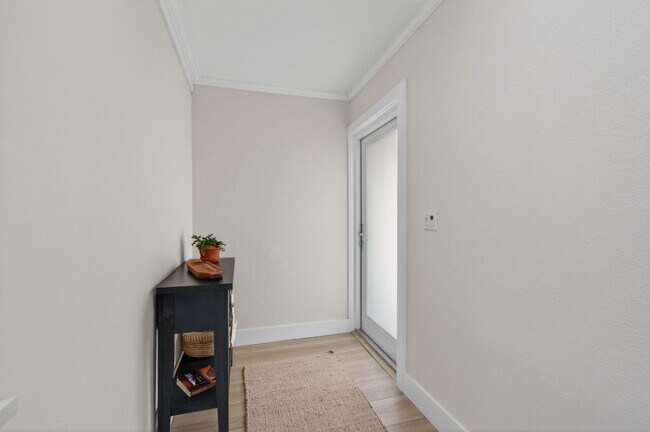 Building Photo - 802 Mallard Dr